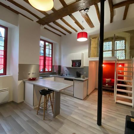 Le Gîte de Lancelot avec balnéo City Center Sens Esterno foto