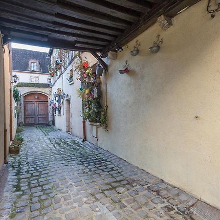 Le Gîte de Lancelot avec balnéo City Center Sens Esterno foto